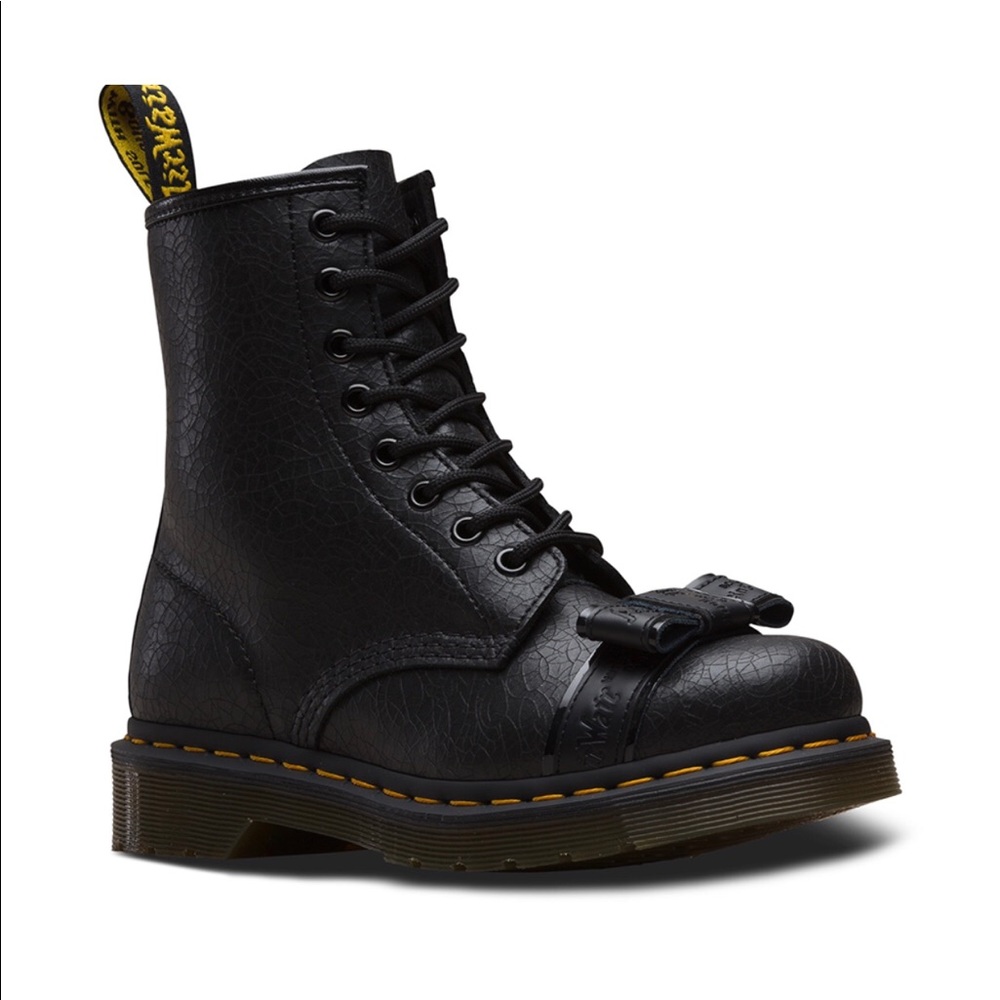 New Dr. Martens Cute Bow 🎀 Boots
